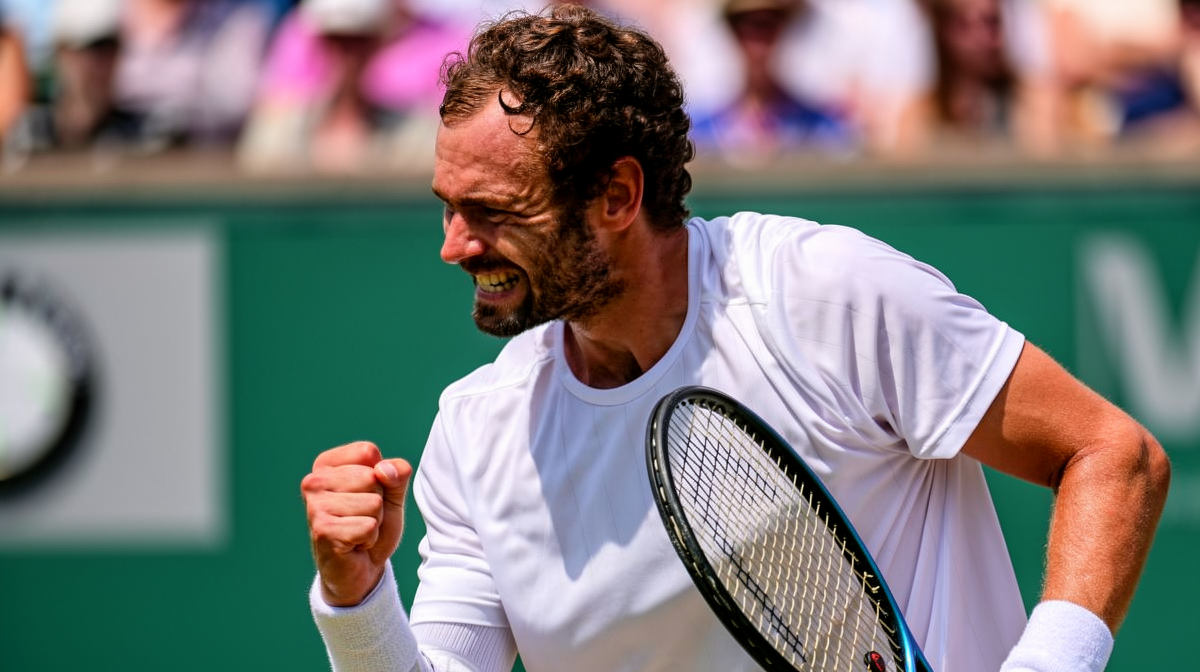 V66体育入口 - 温网2026：资格赛黑马 Safiullin 与 Mochizuki 逆袭 八强战将挑战 Djokovic 与 Sinner - V66体育 相关文章配图